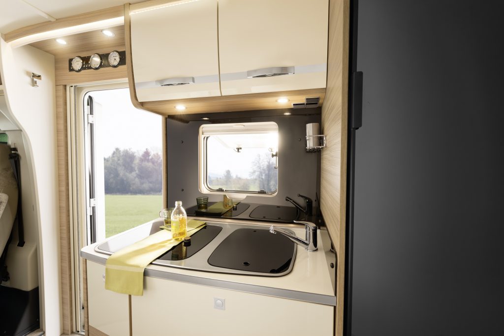 GlobebusGT T6 Dusche Rosario Cherry Quadro kitchen